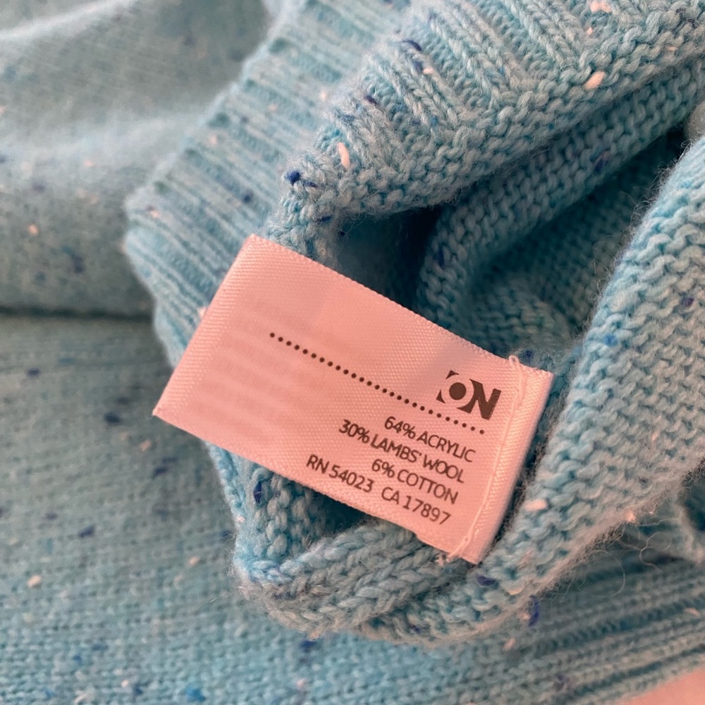 Old Navy Women's V-Neck Sweater in Light Blue - Picture 6 of 7
